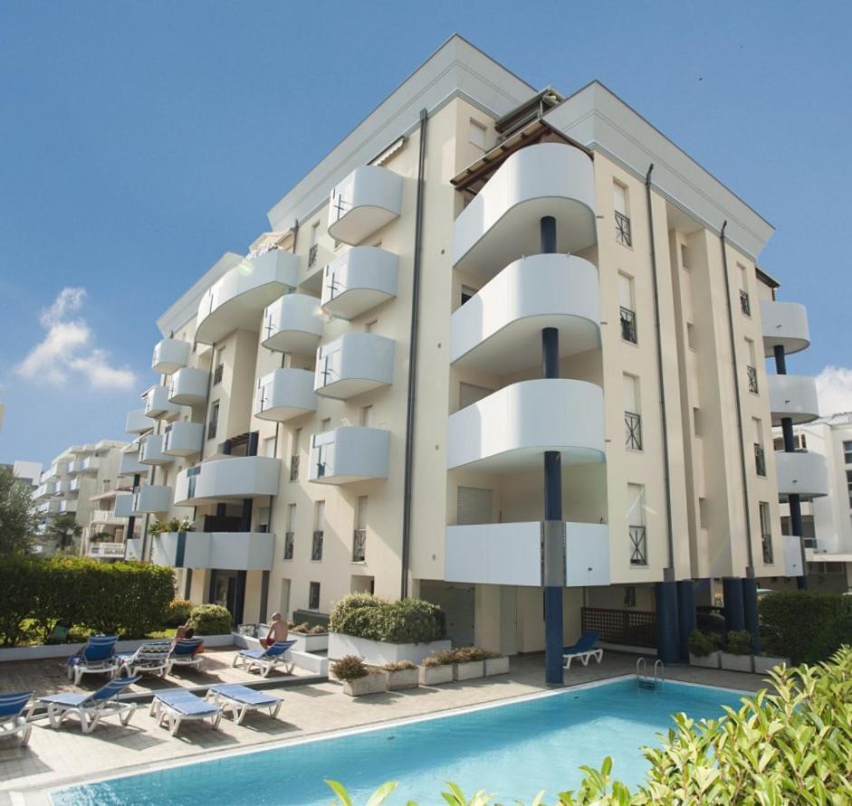 Green Holiday Wohnung Mit Schwimmbad Bibione Exterior foto